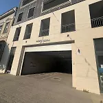 Paris Yard With Free Parking *