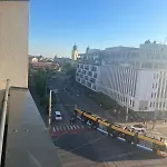 Paris Yard With Free Parking