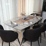 Paris Yard With Free Parking Debrecen