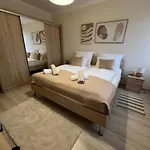Paris Yard With Free Parking * Debrecen
