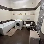 Paris Yard With Free Parking Apartment *