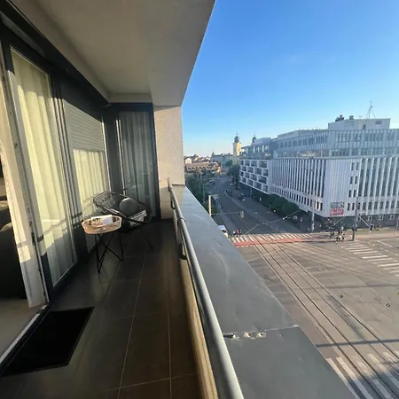 Paris Yard With Free Parking *