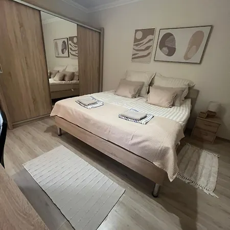 Paris-yard-apartman With Free Parking * Ντέμπρετσεν