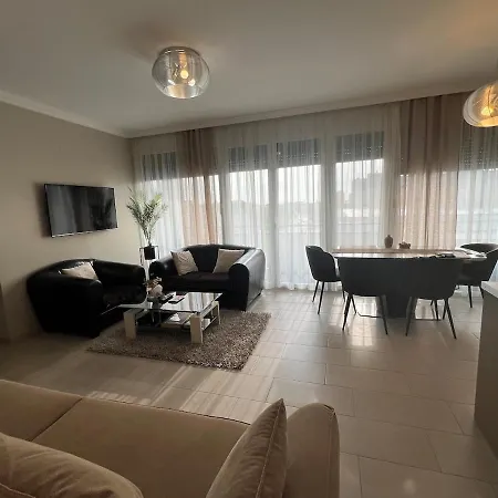 Paris-yard-apartman With Free Parking Ντέμπρετσεν