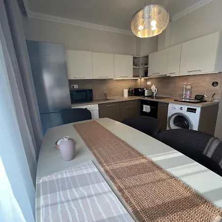 Paris Yard With Free Parking * Debrecen