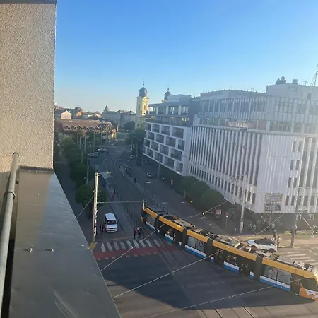 Paris Yard With Free Parking