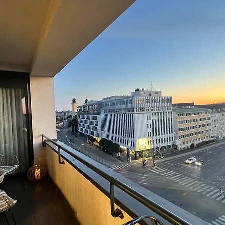 Paris Yard With Free Parking Debrecen
