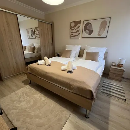 Paris Yard With Free Parking * Debrecen