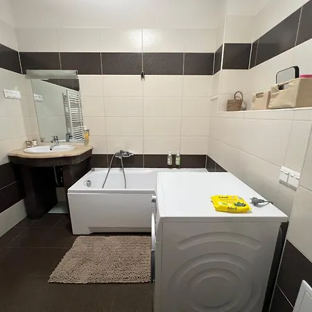 Paris Yard With Free Parking Appartement Debrecen
