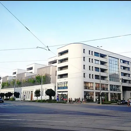 Paris Yard With Private Parking * Debrecen