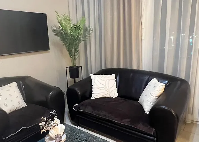 Paris Yard With Free Parking Дебрецен