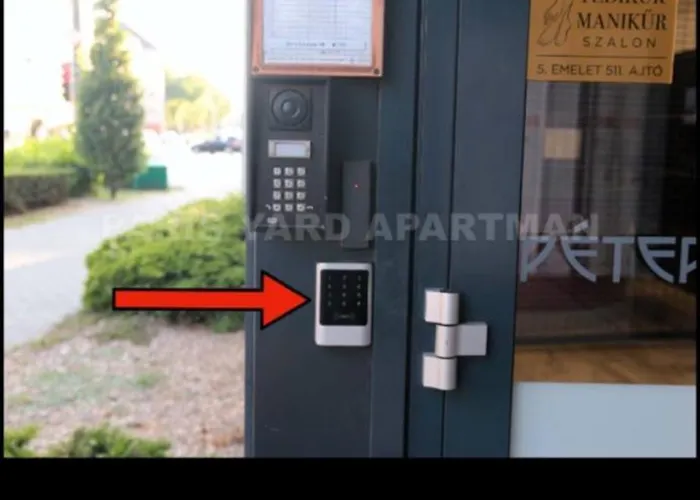Paris Yard With Free Parking Дебрецен
