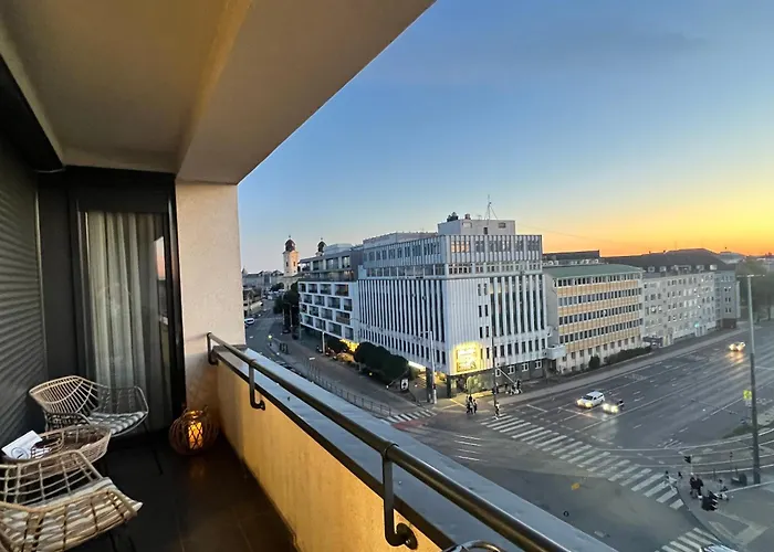 Paris Yard With Free Parking Дебрецен