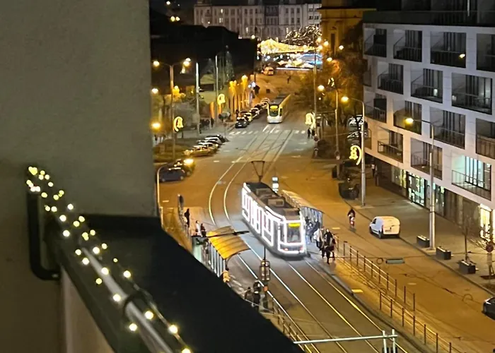 Paris Yard With Free Parking *
